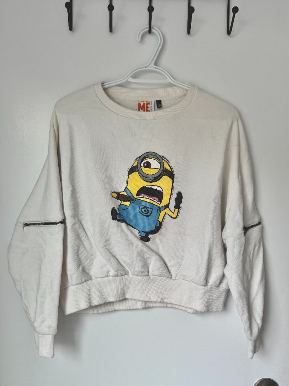 Despicable Me Minion Graphic Sweatshirt Fits Girls XL